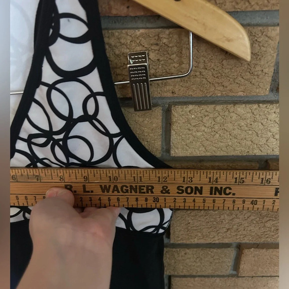 Lululemon Halter Tank Top Racerback White & Black Abstract V Neck Size 2-4 - Picture 5 of 5